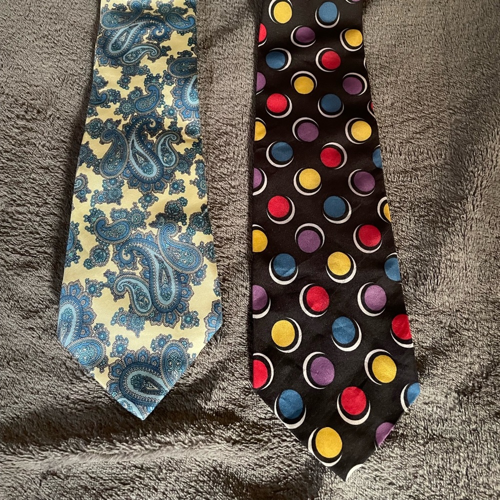 2 Designer men’s neck ties